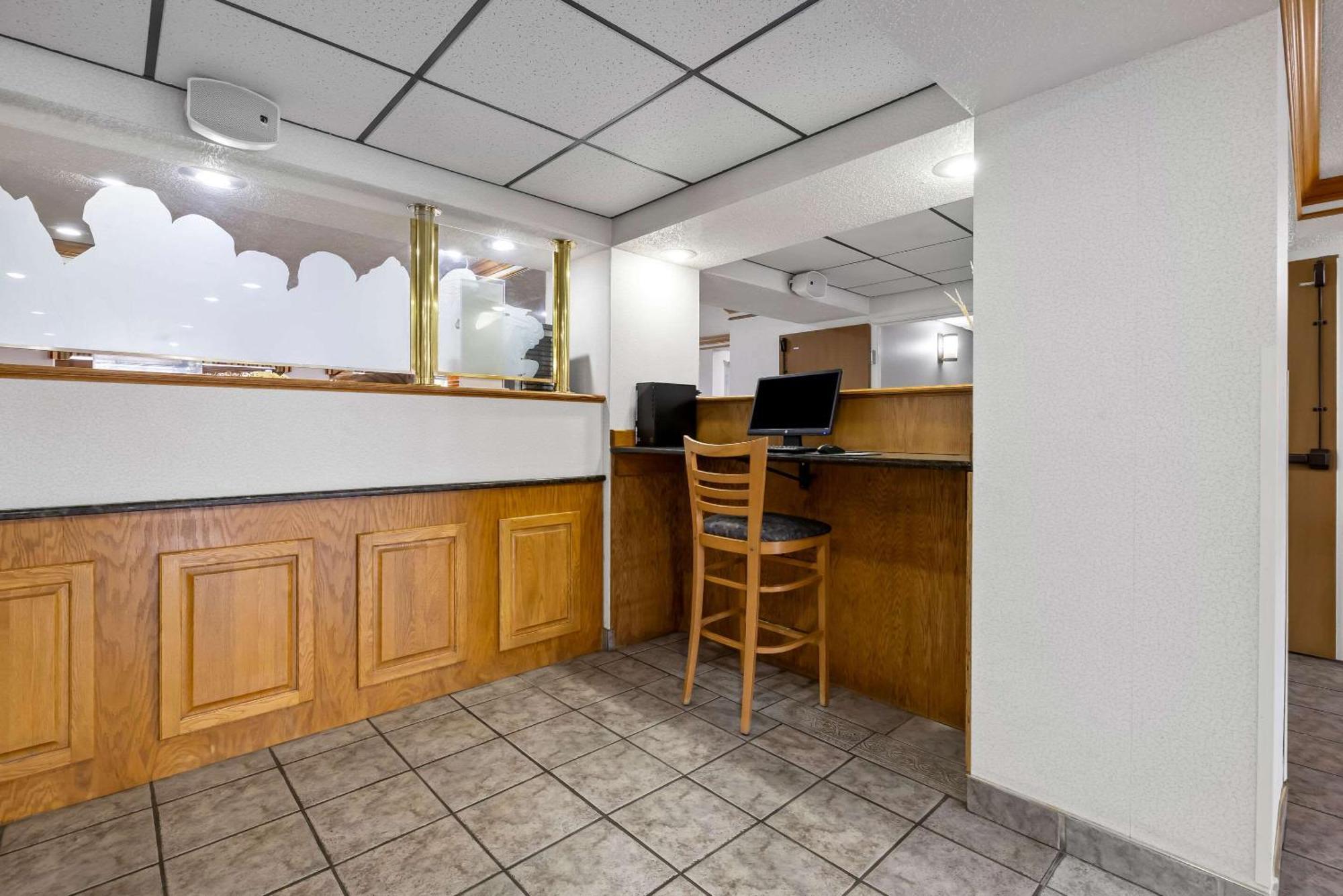 Quality Inn Near Monument Health Rapid City Hospital Exterior foto